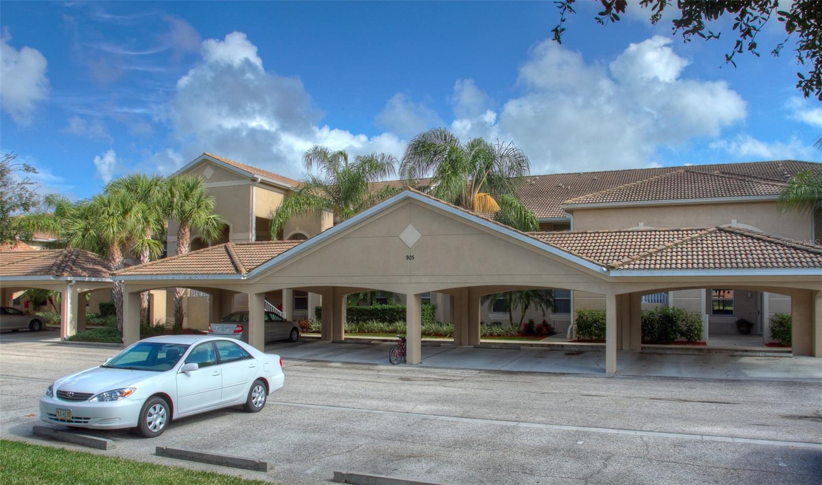 905 FAIRWAY COVE LN #205