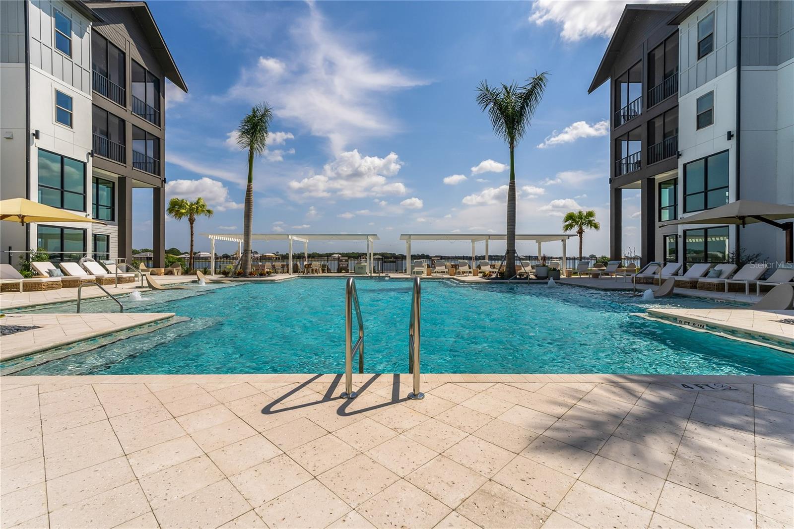 1420 LAKEFRONT DR #1208