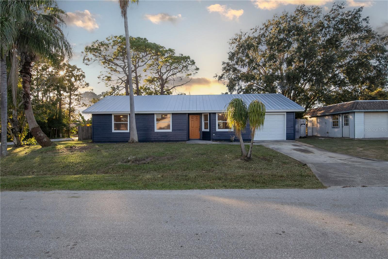896 TALMADGE AVE SE