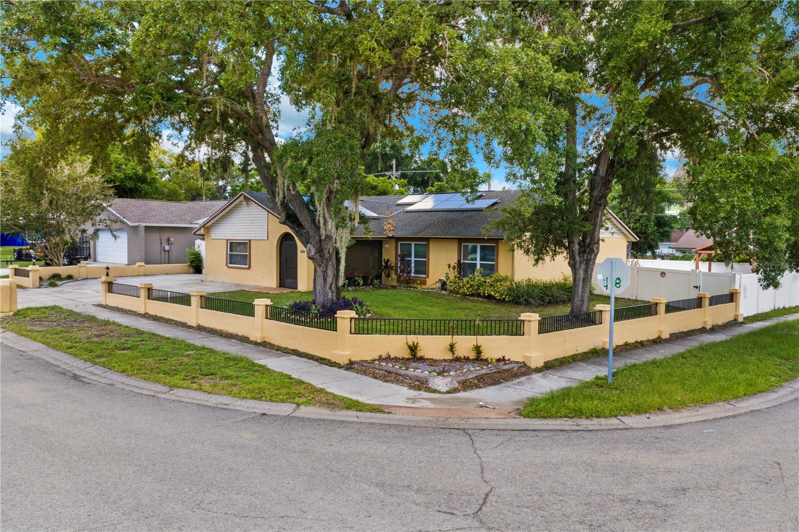 613 FOREST HILLS DR