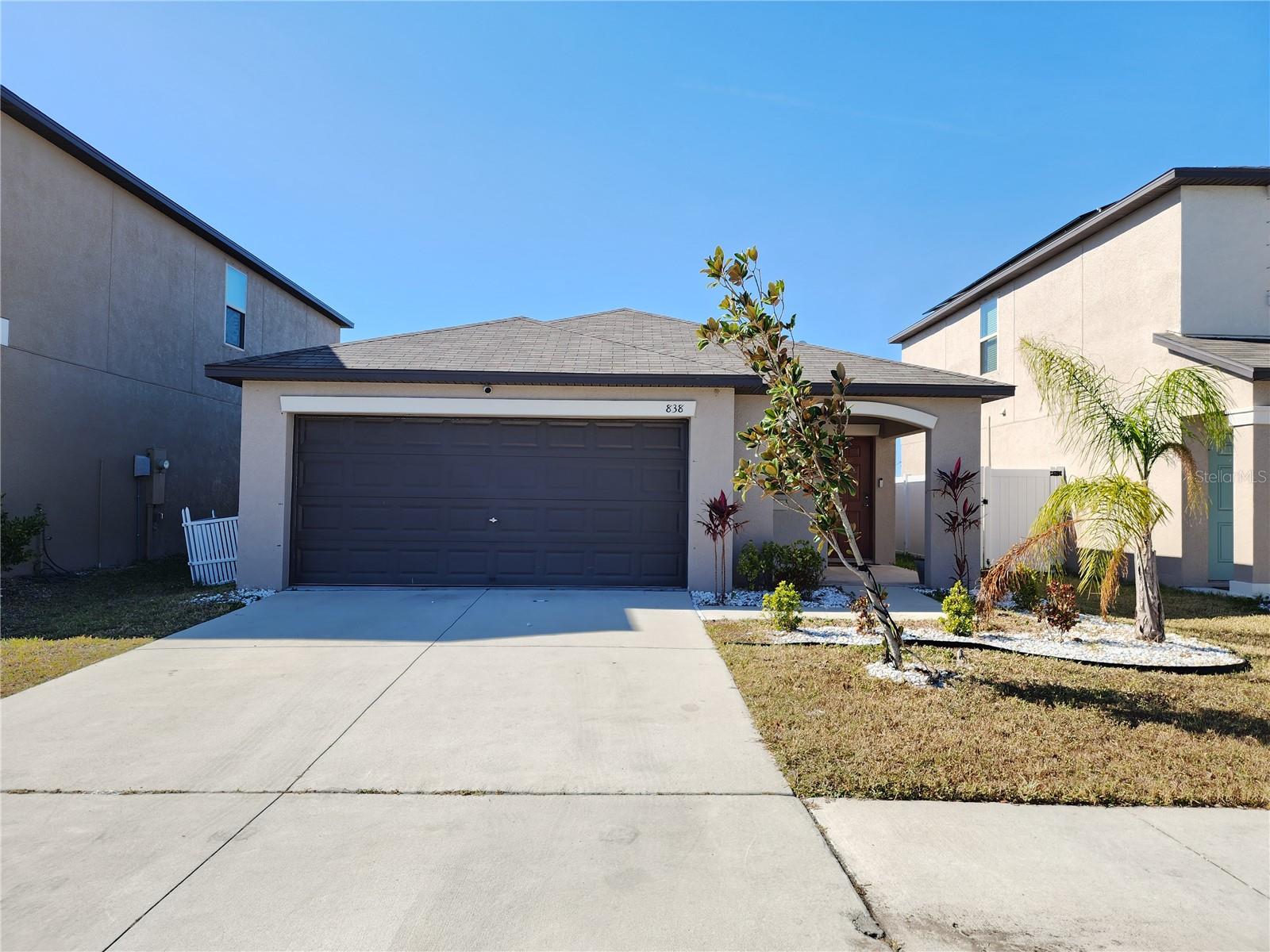 838 OLIVE CONCH ST