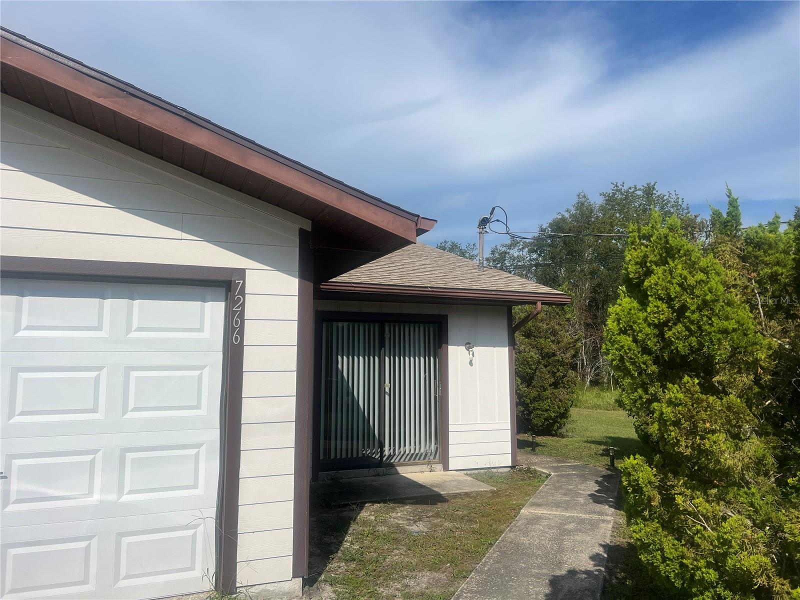 7266 POND CIR