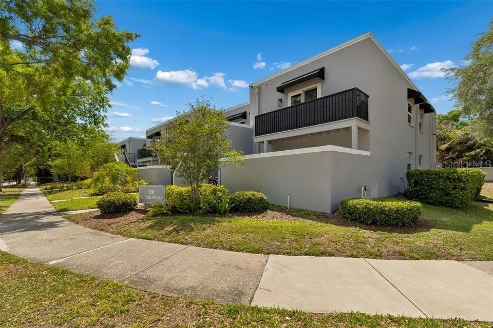 201 S ARRAWANA AVE #L