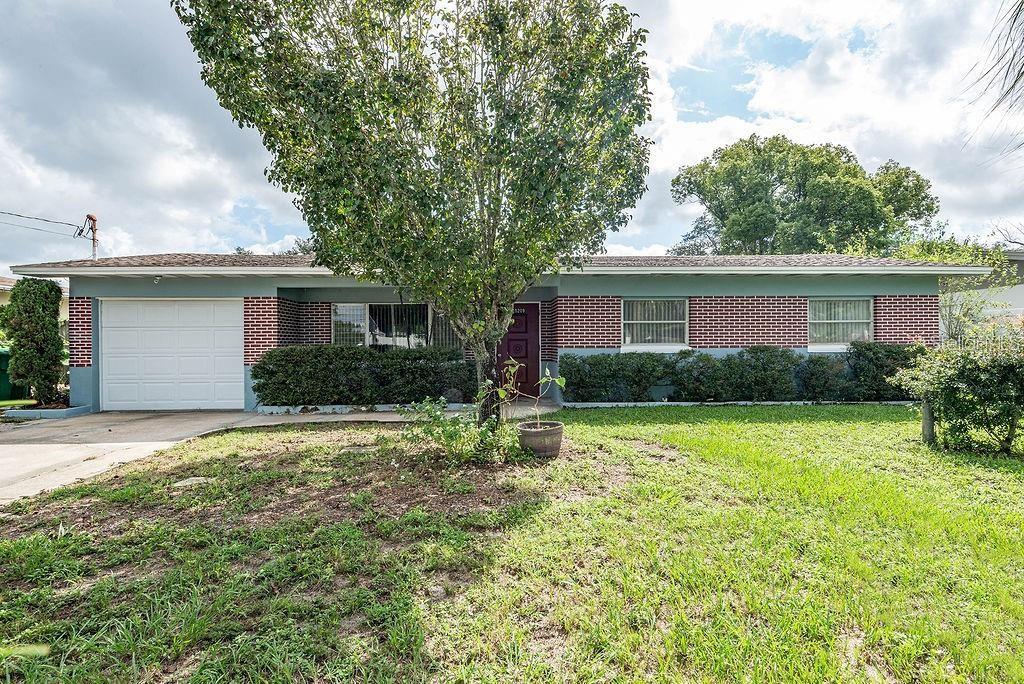 10209 N VALLE DR