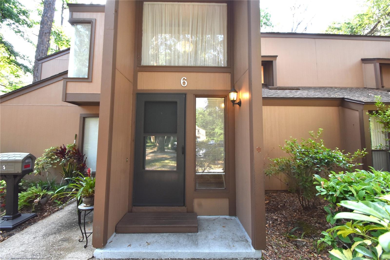 6 BROADMORE CIR #6