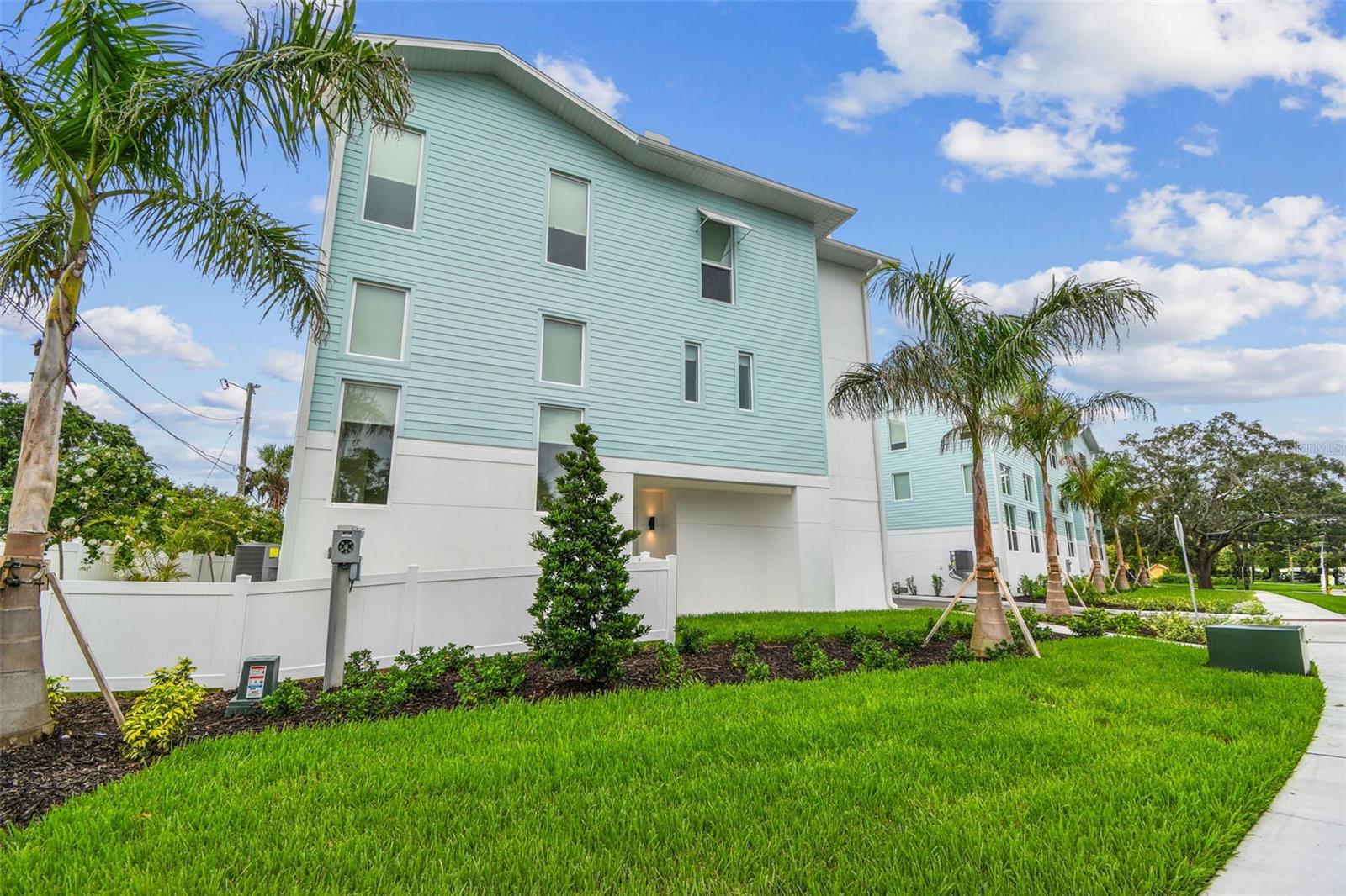 3826 POMPANO DR SE