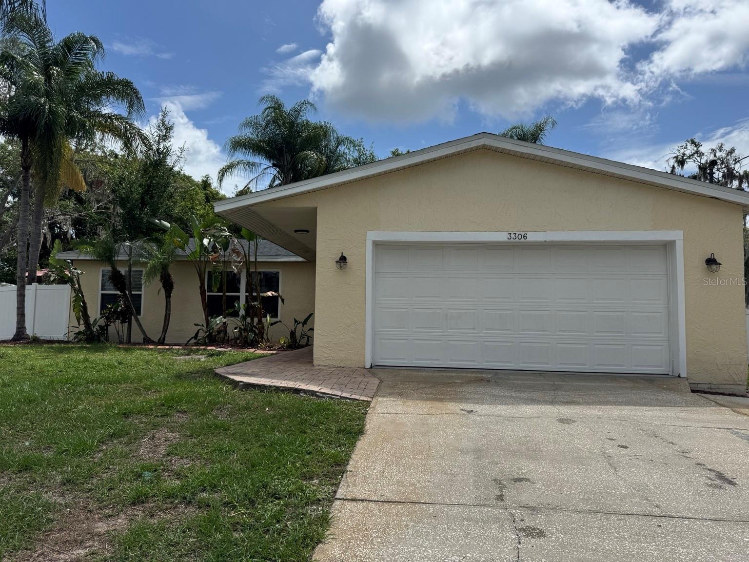3306 LAKE SAXON DR