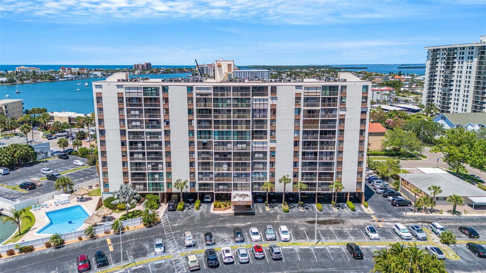 255 DOLPHIN PT #404