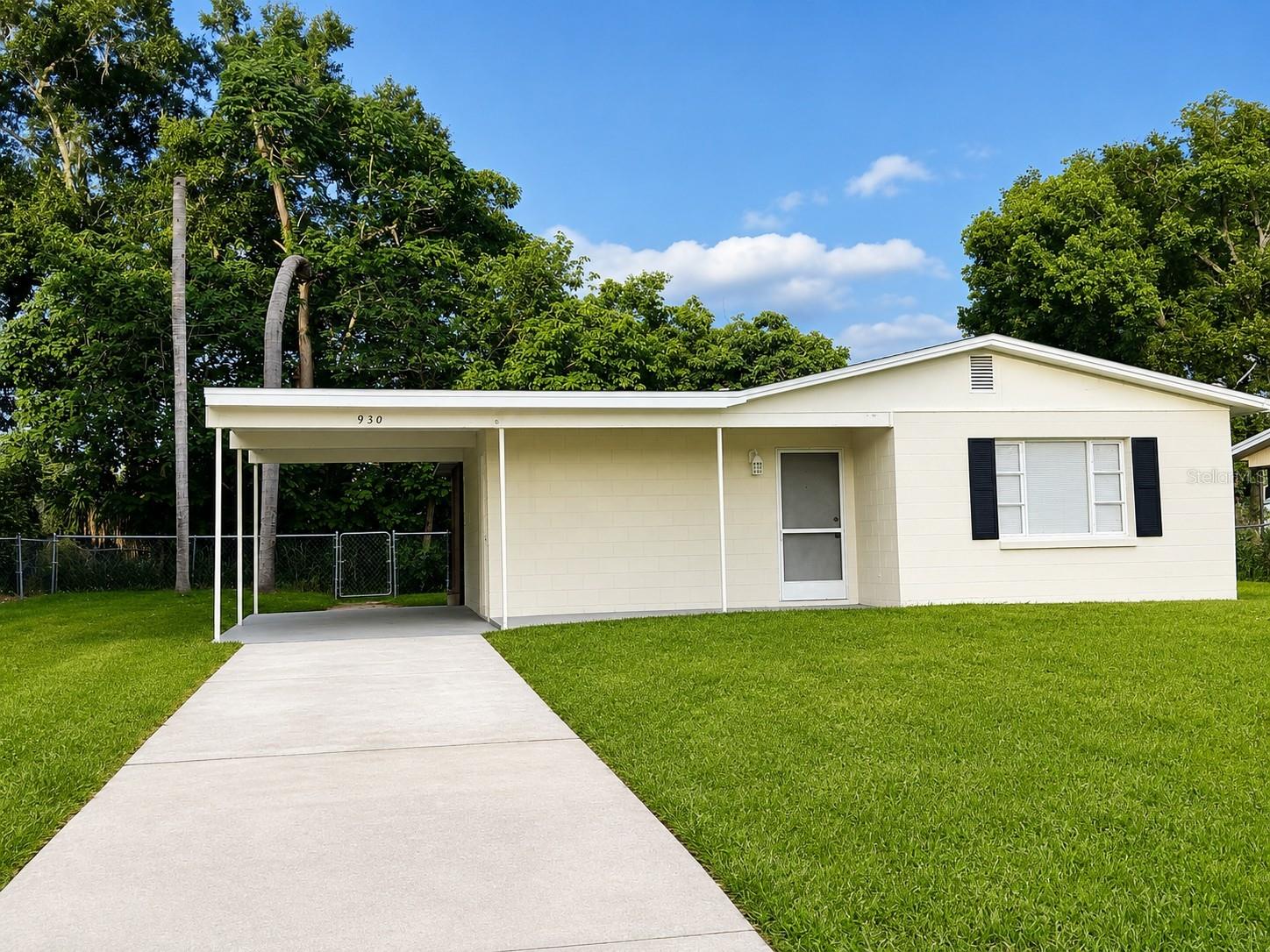 930 EMERALD DR