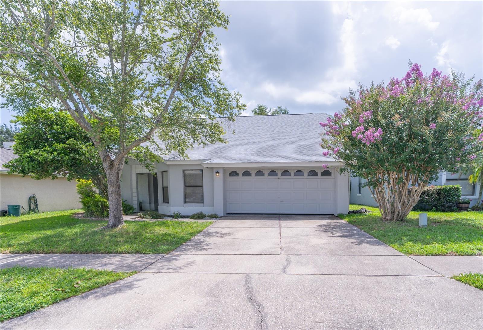 660 HOLBROOK CIR