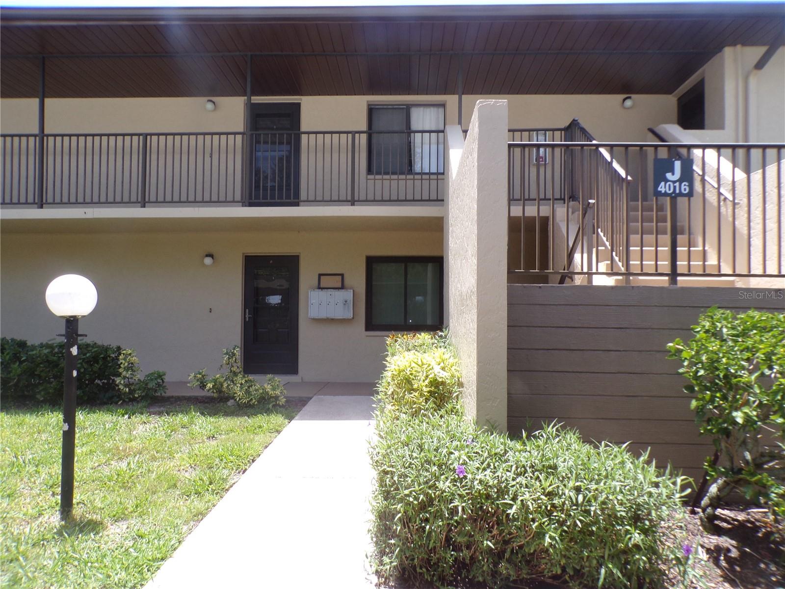 4016 OAKVIEW DR #J8