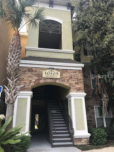 10105 COURTNEY OAKS CIR #304