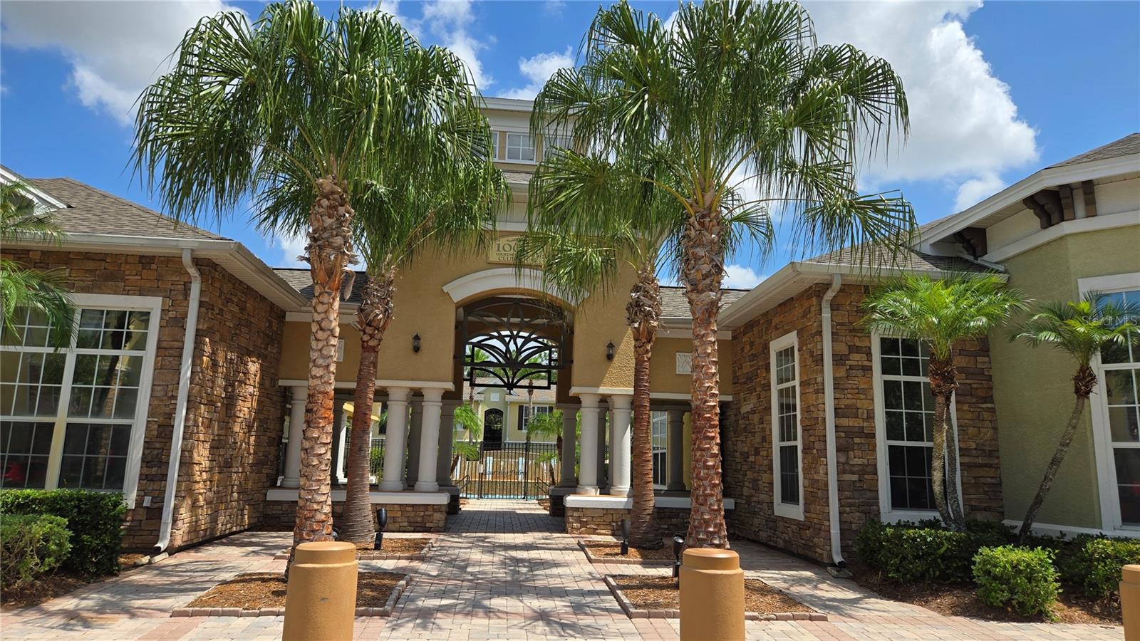 10021 COURTNEY PALMS BLVD #303